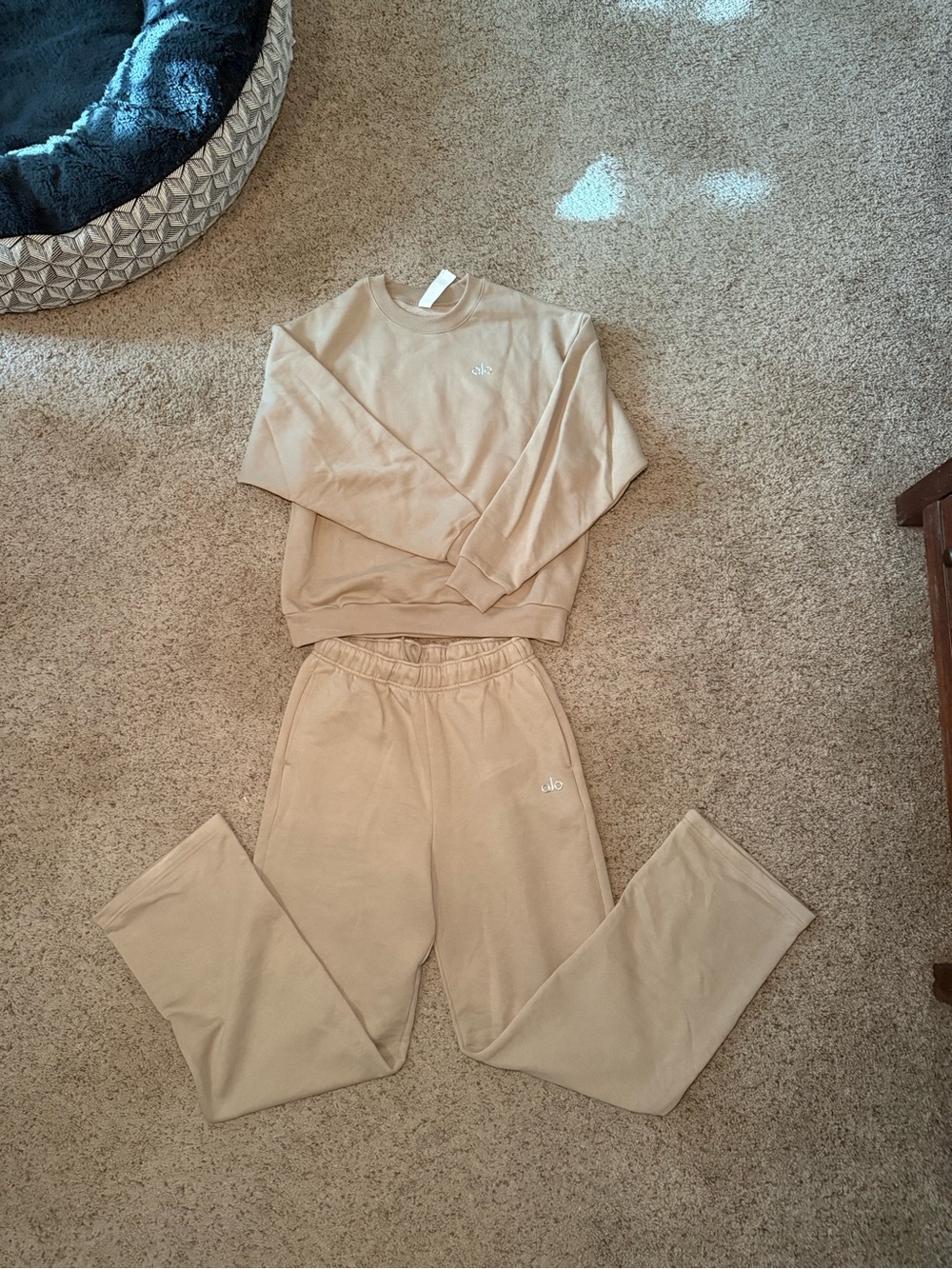 ALO Yoga Beige/tan Sweatshirt & Jogger Set - Picture 1 of 4